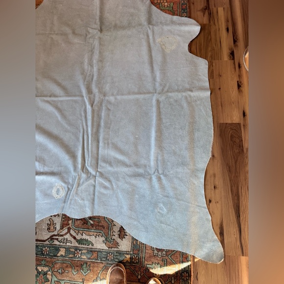 Elegant Cowhide Rug - Picture 12 of 16